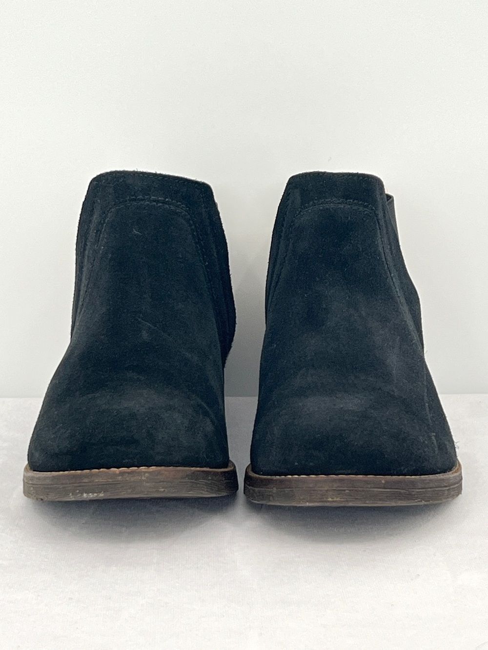 Clarks Black Suede Leopard Calf Hair Heel Chelsea Ankle Boots Size 9.5 - Picture 2 of 8